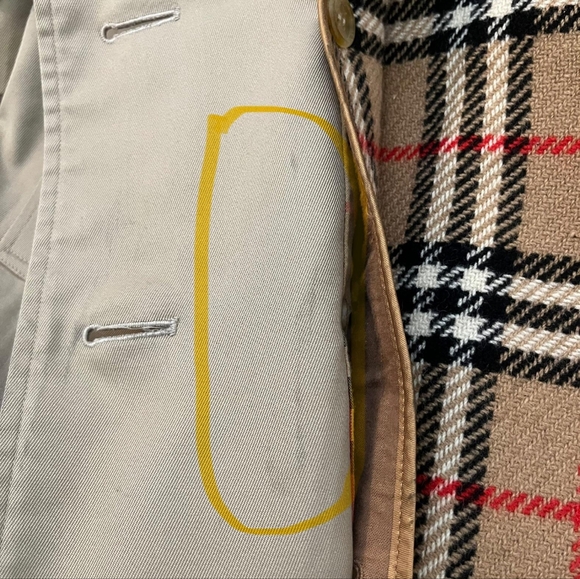 Burberry Trench Coat with Removable Wool Lining - Picture 11 of 16